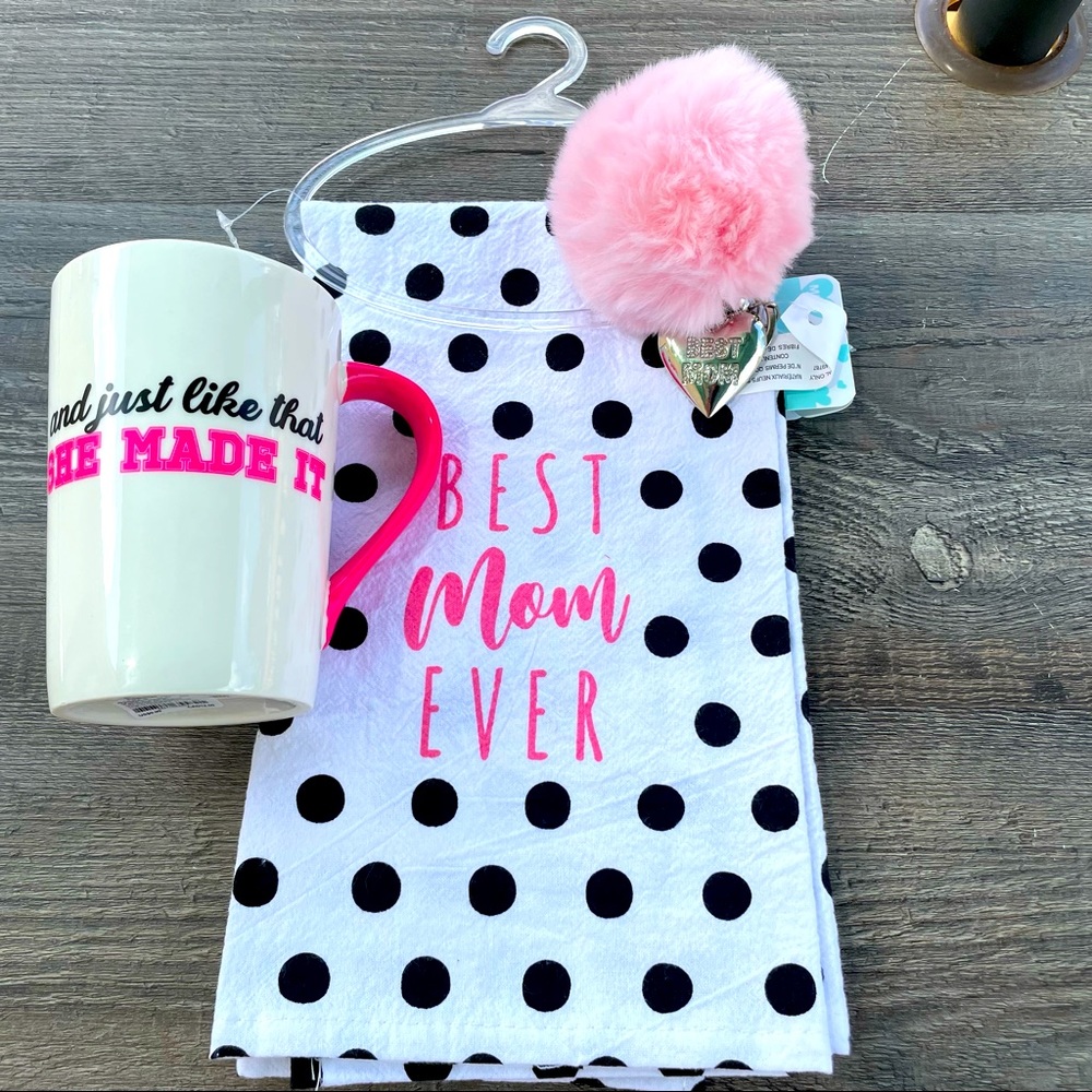 NWT Claire’s Kitchen Towel and Coffee Mug with Key Holder. Mother’s Day Gift.